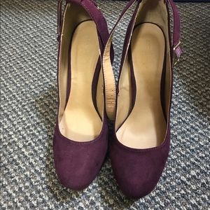 Maroon suede laces detailing stilettos